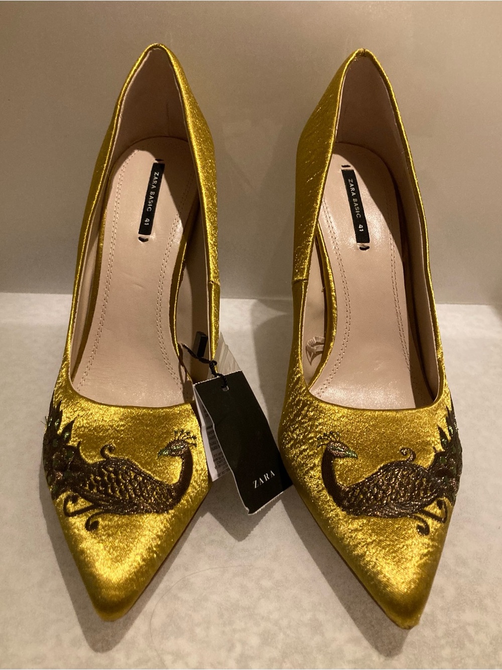 Zara Basic Peacock Embroidered Chartreuse yellow SATIN-EFFECT Pump - Picture 2 of 8